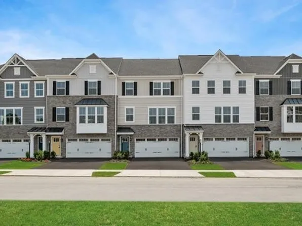 101 Leah Dr, Zelienople, PA 16063