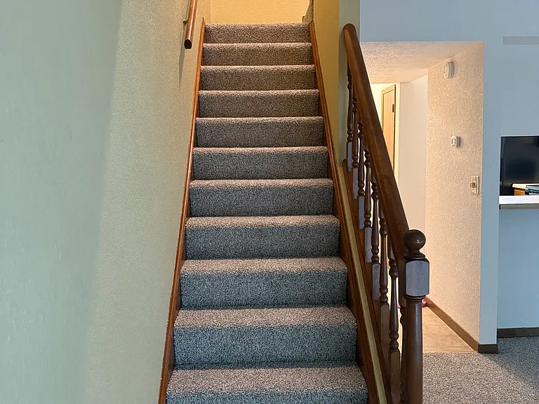 437 Colleen Dr — Photo 6
