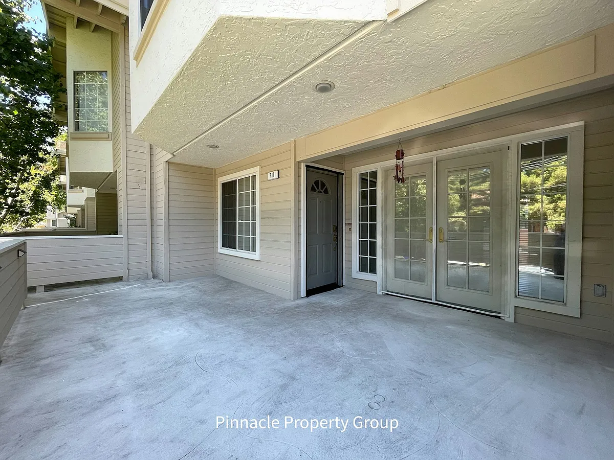 Building Photo - 711 Hibiscus Pl