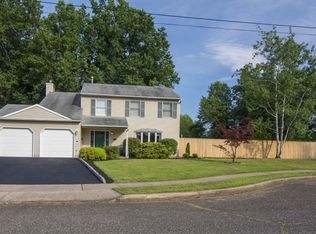 15 Norfolk Rd, Somerset, NJ 08873