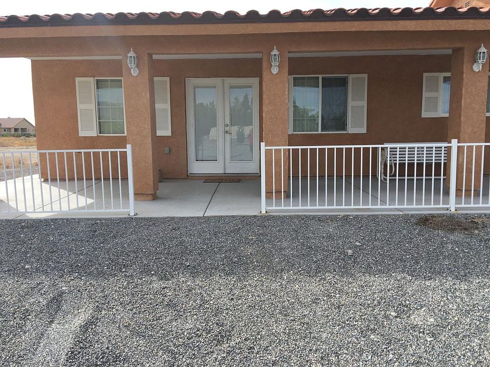 Front of house w/large porch