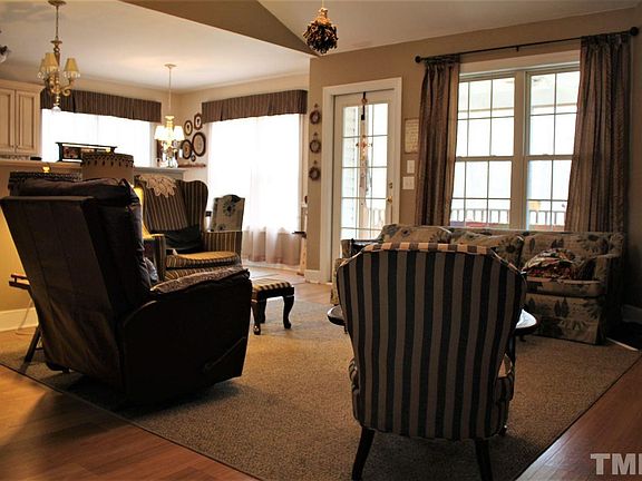 3rd image of 105 Wembley Ct