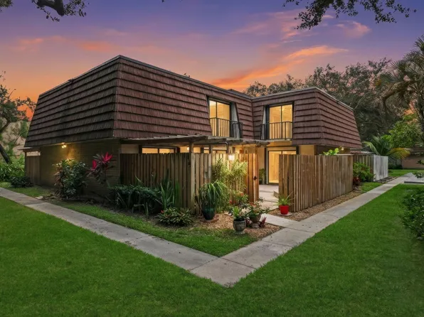 617 6th Lane, Palm Beach Gardens, FL 33418