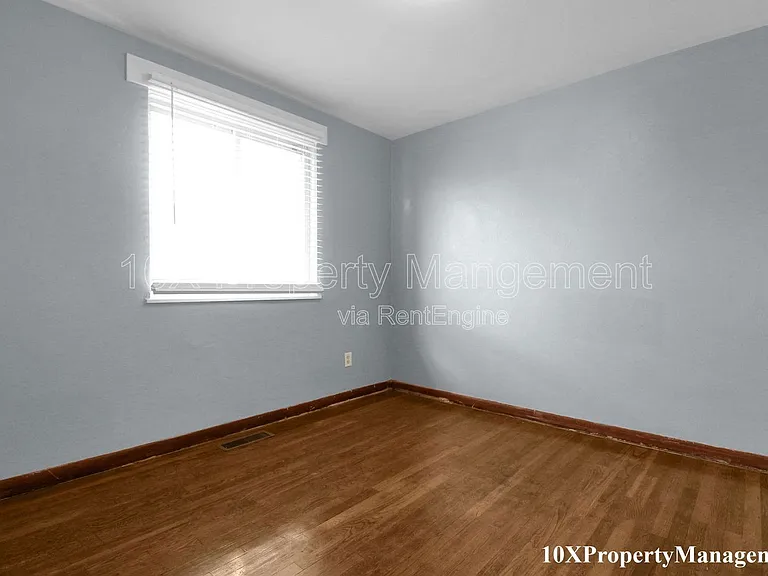 2459 Hiawatha St — Photo 8
