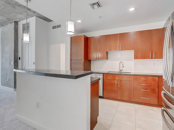 4th image of 300 S Australian Ave Unit 512