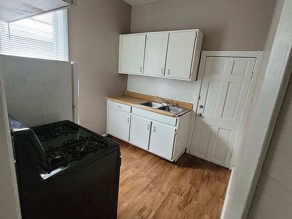 5th image of 717 Cincinnati St APT 5