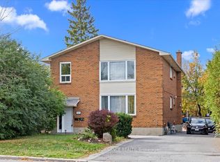 1702 Russell Rd, Ottawa, ON K1G 0M9