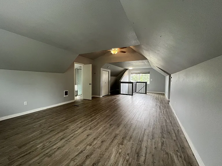 13208 NE Glisan St — Photo 33
