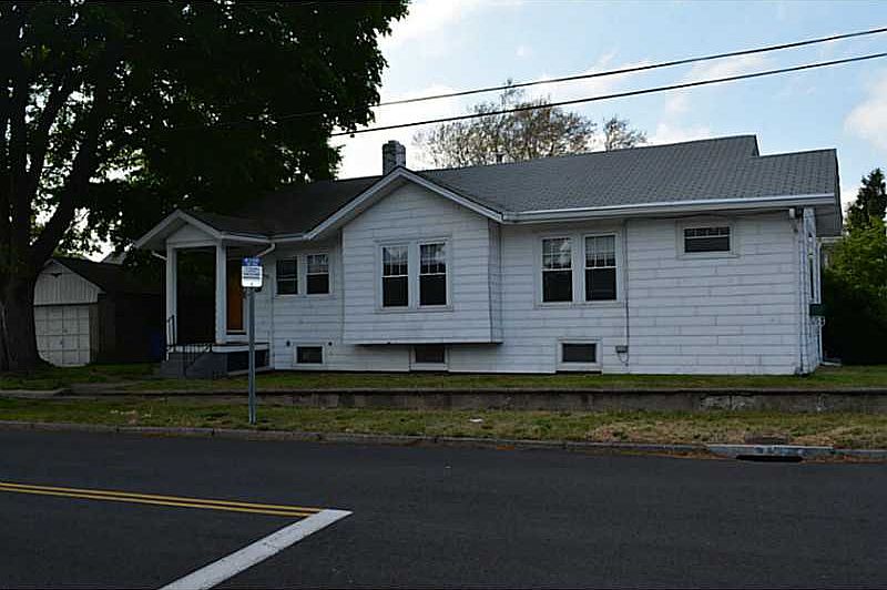 1st image of 416 Daggett Ave