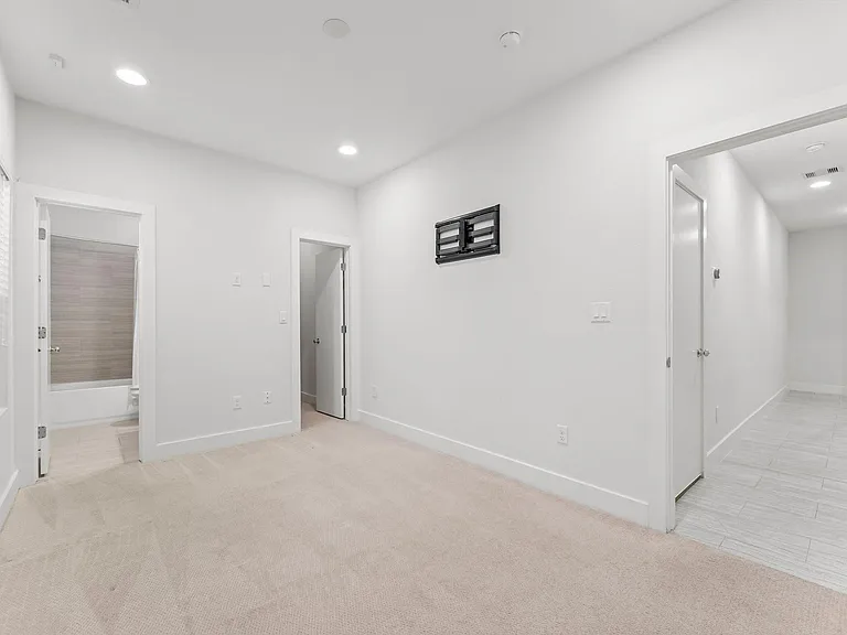2909 Gillespie St #A — Photo 10