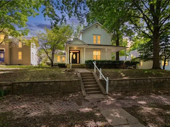613 Chestnut St, Leavenworth, KS 66048