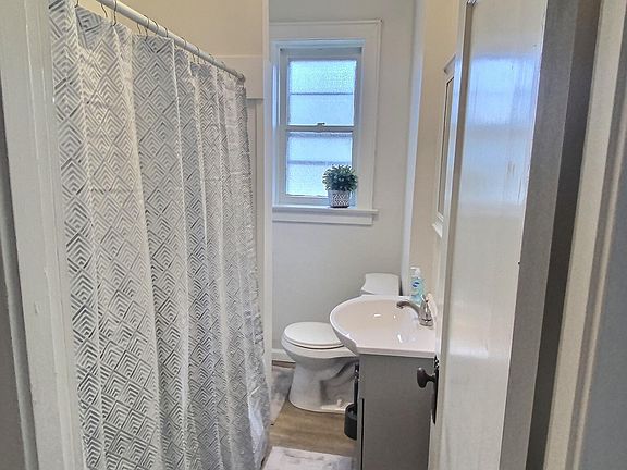 4th image of 4765 Goethe Ave #1F