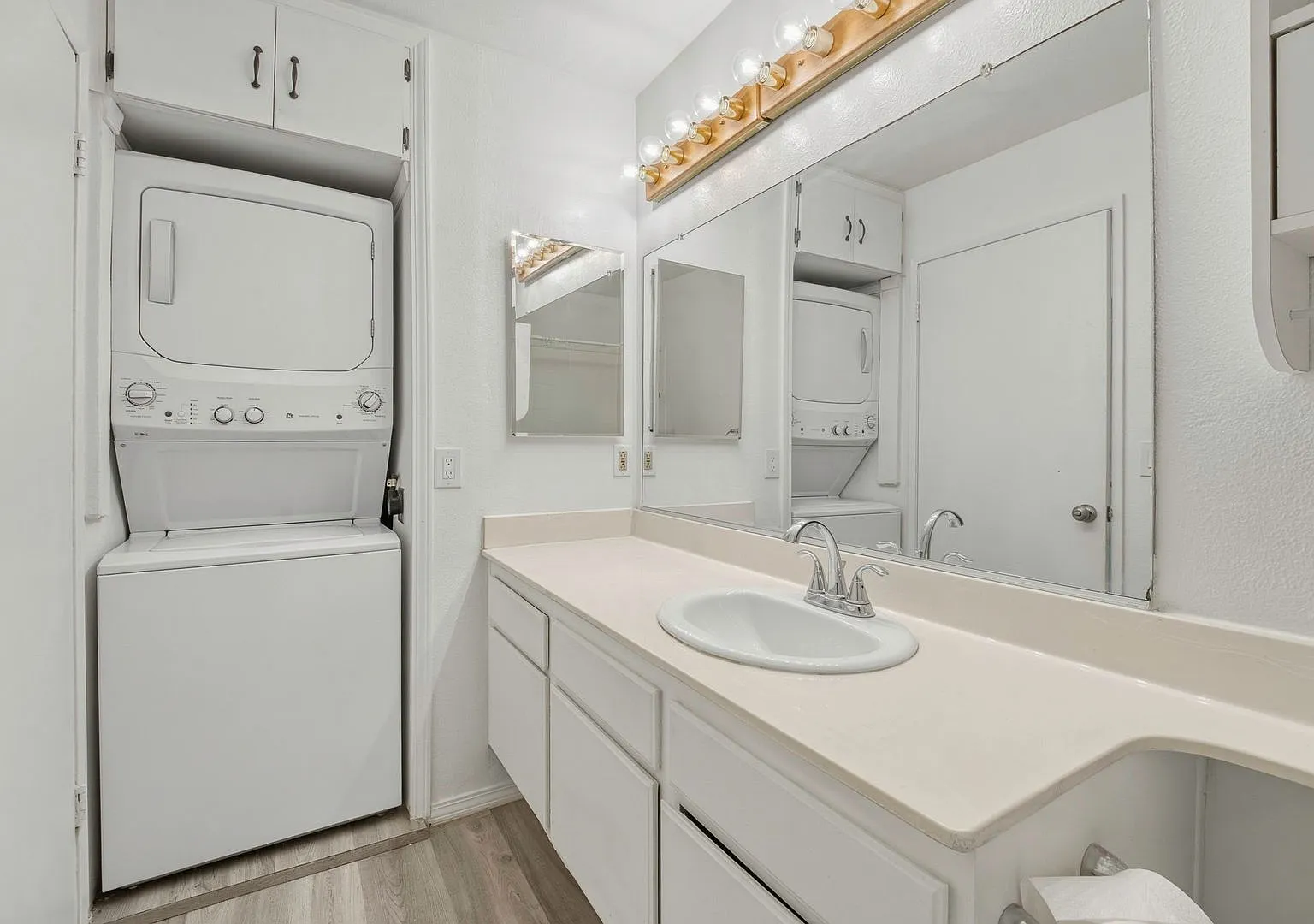 Fall In Love With Highland Park Living! — Photo 4