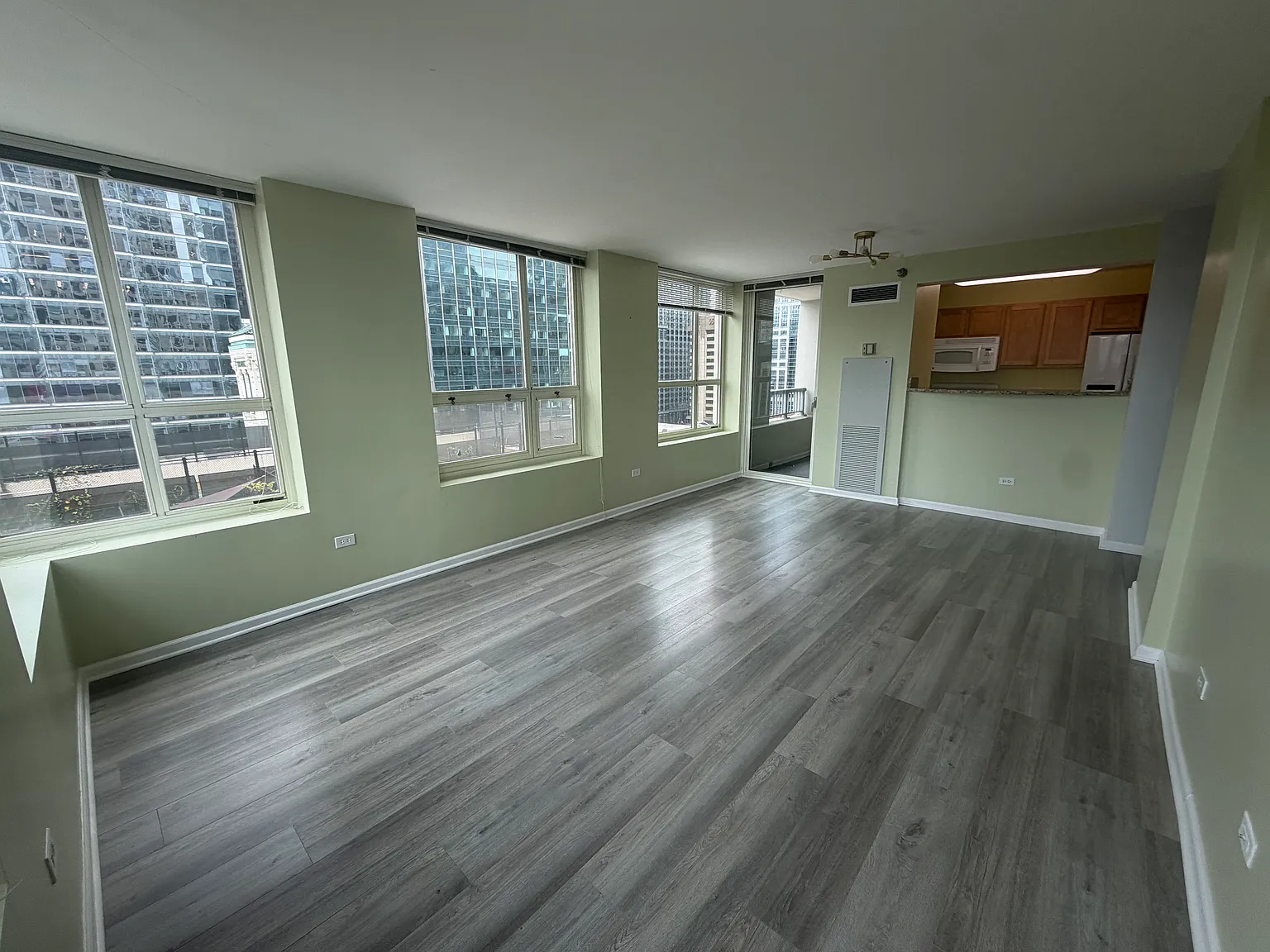 1 bed, 880 sqft, $2,700 — Photo 2