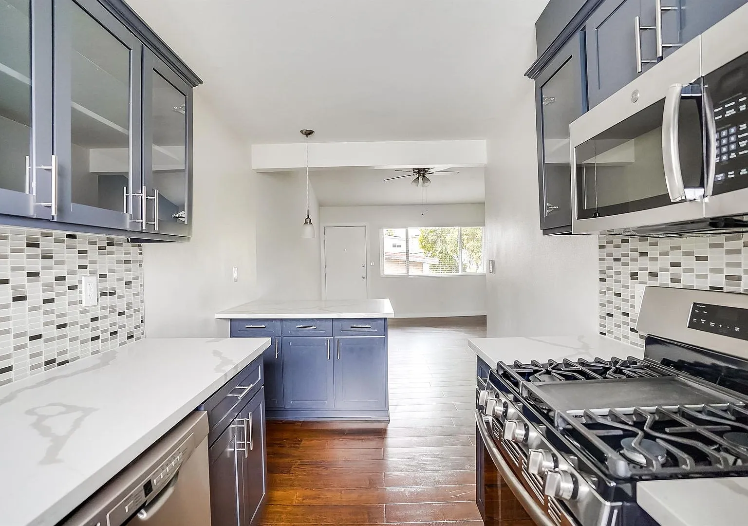 1042 Leighton Ave — Photo 2