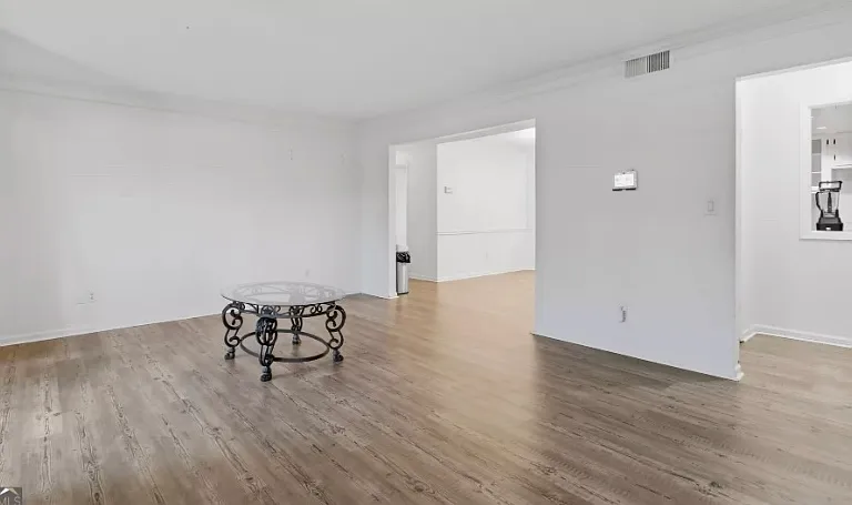 6851 Roswell Rd — Photo 2