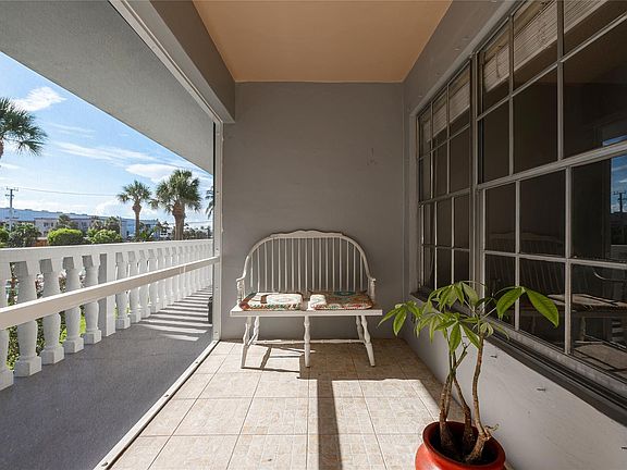 3rd image of 490 SE 19th Avenue #206