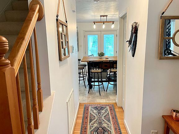 3rd image of 8393 Mary Mundie Ln