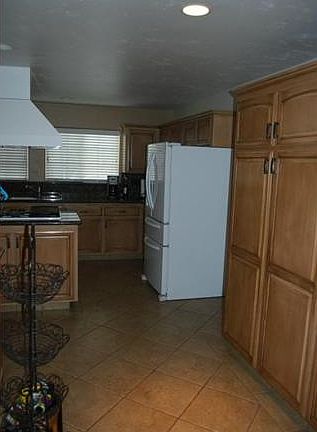 5th image of 702 E Vista Del Gaviota Ave