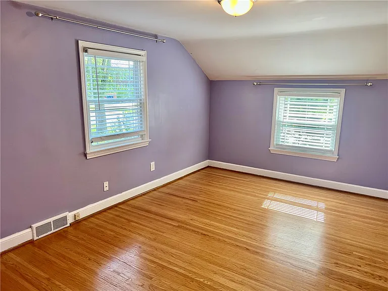 1161 Winton Rd S — Photo 18
