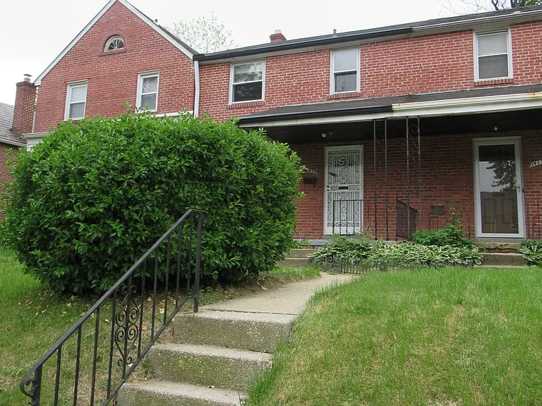 1419 Winston Ave — Photo 2