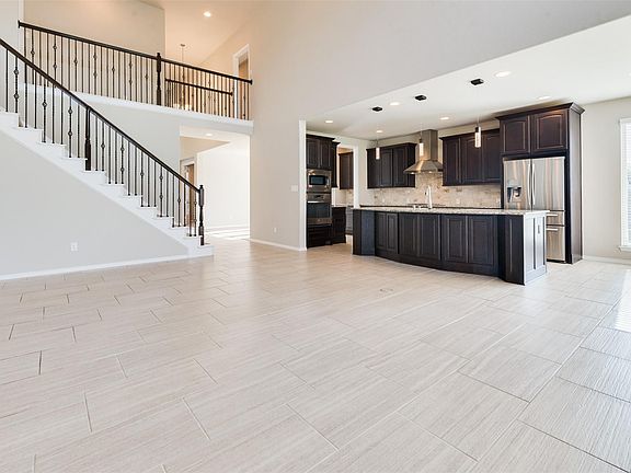 4th image of 1330 Watercrest Park Ln
