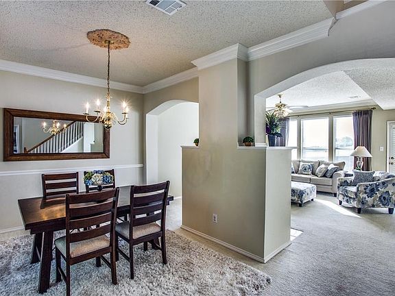 3rd image of 2914 Country Cir