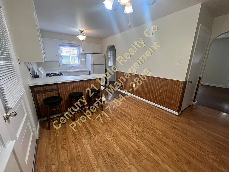 303 Maywood Rd — Photo 4