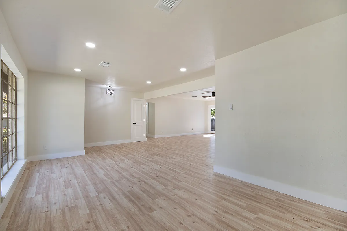 Building Photo - 1212 Willow Glen Dr