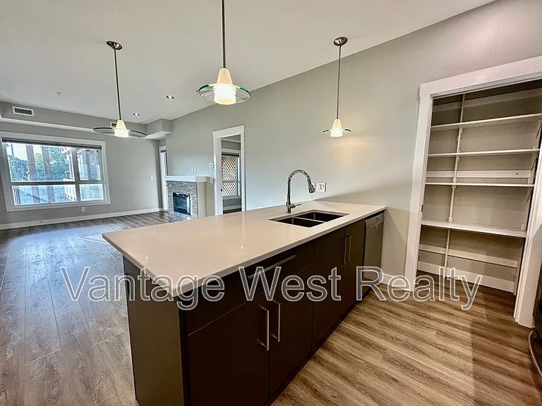 1883 Water St #206 — Photo 4