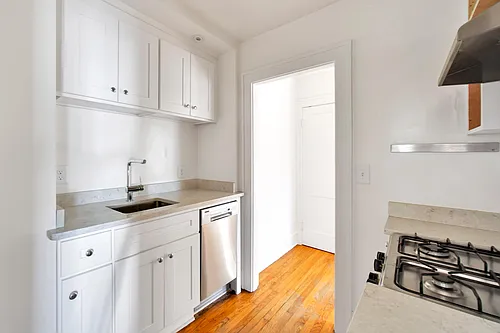 141 Howard St #5 Photo 1