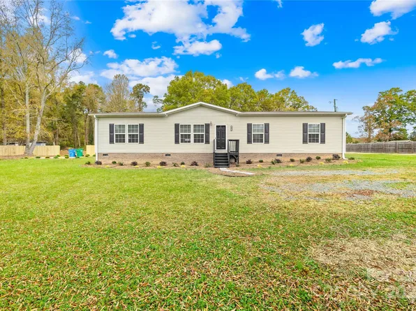 2476 Cimarron Cir, Midland, NC 28107