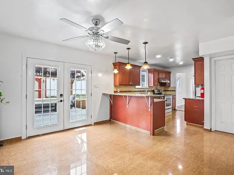7710 Greenbrier Rd — Photo 16