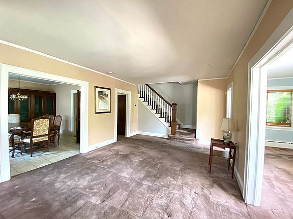 4th image of 61 Circuit Ave