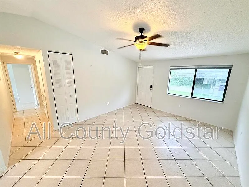 3 bed, 2.0 bath, 924 sqft, $1,895 — Photo 3