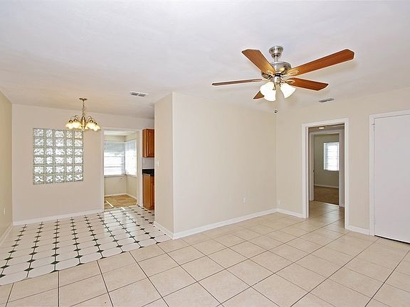 5th image of 521 Romano Ave