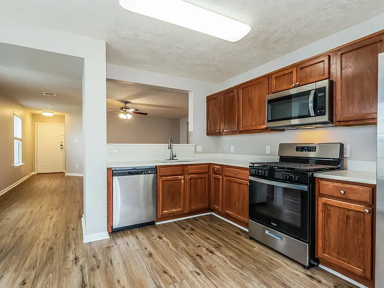 8138 Sanders Glen Ln — Photo 6