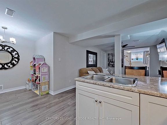 4th image of 308 Elgin St W