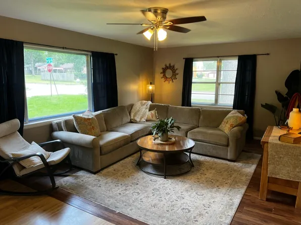201 NW G St, Bentonville, AR 72712