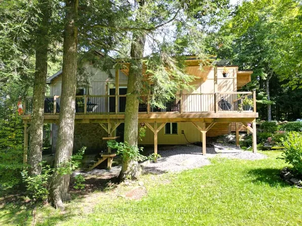 22 Camp Rd, McKellar, ON P2A 0B4