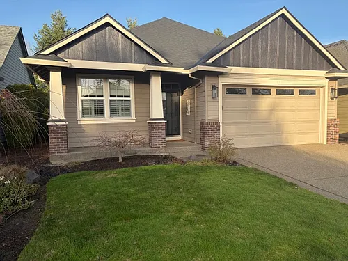 693 Fairwood Cres Photo 1