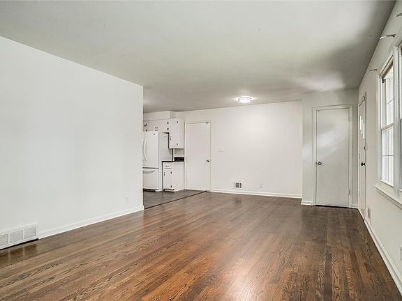 5th image of 7409 NW 75th Ter