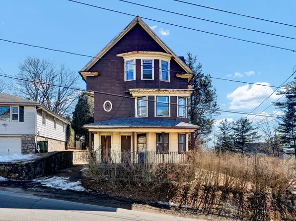 133-135 Byrneside Avenue, Waterbury, CT 06704
