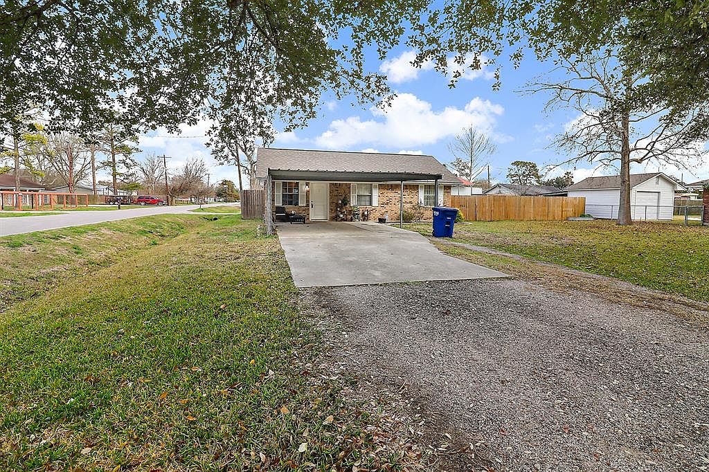 526 Elena Ln, Highlands, TX 77562 | Zillow