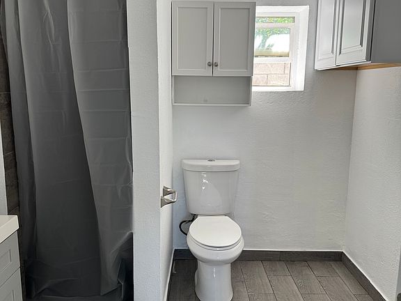 4th image of 828 Railroad St #B