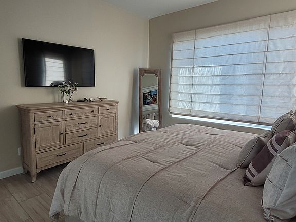 Master Bedroom w/King Bed