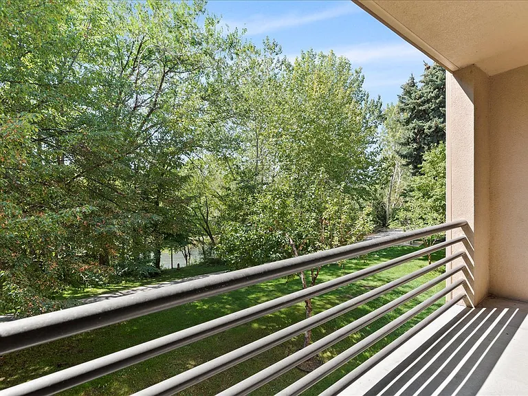 River Walk Apartments — Photo 18