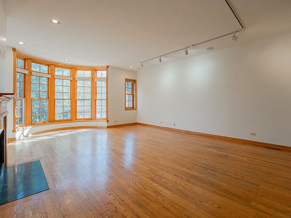 4th image of 632 W Wrightwood Ave APT 3E
