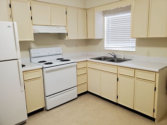 3rd image of 715 Greenwood St