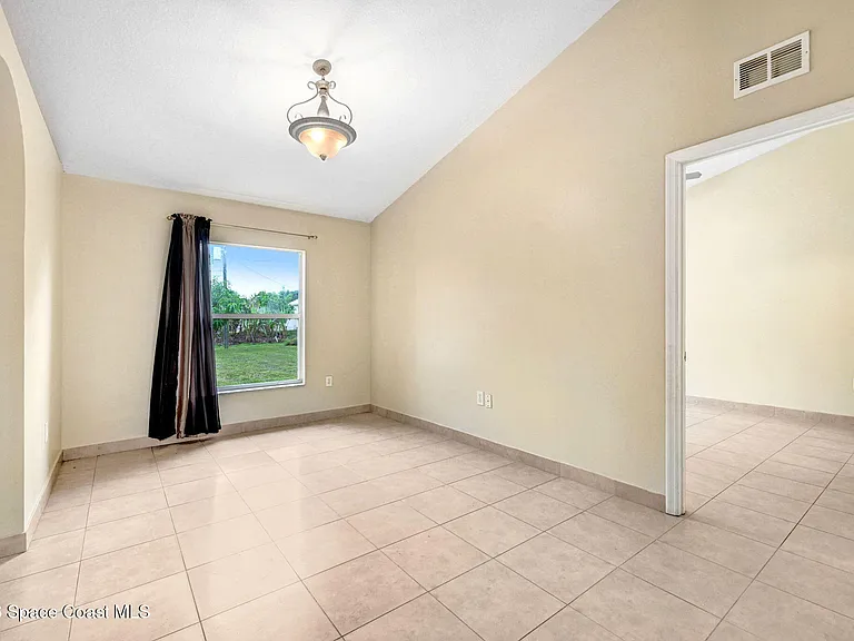 1416 Martinez St SE — Photo 5